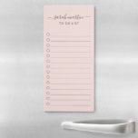 Liste moderne de rose pâle à faire Élégante<br><div class="desc">Élégant à faire liste bloc-notes magnétique en rose vif avec votre nom avec des swashes dans une calligraphie manuscrite grise avec une liste de contrôle. Un design simple et féminin qui conviendra à un enseignant ou à un propriétaire de petite entreprise.</div>