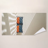 Lit blanc et rouge noir (Serviette de bain)