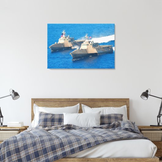 LITOTAAL COMBAT SHIP - LCS-4 24x36 Canvas Afdruk (Insitu (Slaapkamer))