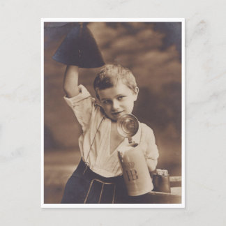 Little Blond Boy avec HB Beer Mug Carte Postale Vi