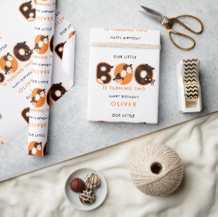 Little Boo krijgt twee namen voor verjaardag Cadeaupapier