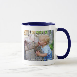Little Boy et tasse de porc