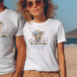 Little Cowboy Boho Elephant Baby Faire-part<br><div class="desc">Chemise de boeuf mignonne avec un bébé éléphant dans un casquette de cowboy et beaucoup de fleurs sauvages en terre. Le tee est écrit avec "Saddle Up! Un petit cowboy est en route" dans la typographie occidentale et une palette de couleurs bleu et marron doux. Veuillez consulter ma collection de...</div>