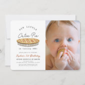 Little Cutie Pie Herfst Wit 1e Verjaardagsfoto Kaart (Voorkant)