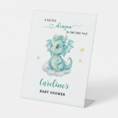 Little Dragon is op de weg Baby shower Reclamebord Met Voetstuk (Voorkant)