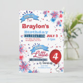 Little Firecracker Juli 4th Birthday Uitnodiging (Staand voorkant)