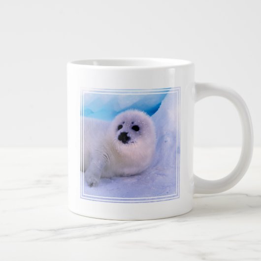 Little Harp Seal Pup bekleed in Snowflakes Extra Grote Beker (Rechts)