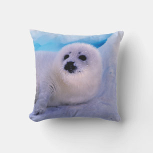 Little Harp Seal Pup bekleed in Snowflakes Kussen