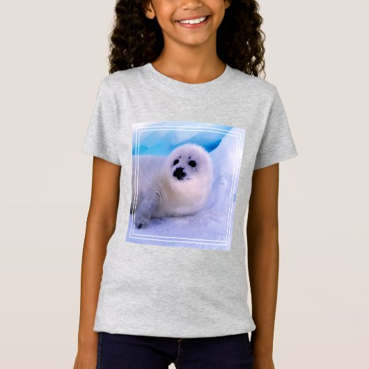 Little Harp Seal Pup bekleed in Snowflakes T-shirt (Voorkant)