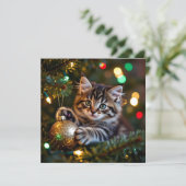 Little Kitten on Christmas Tree Personalized Feestdagenkaart (Staand voorkant)