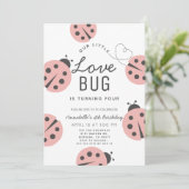 Little Love Bug Lichtroze lieveheersbeestje Verjaa Kaart (Staand voorkant)