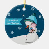 Little Pig en Snowman Hugging First Kerstmis Keramisch Ornament (Voorkant)