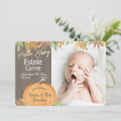 Little Pumpkin Rustic Fotogeboorteaankondiging Kaart (Staand voorkant)