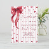 Little Sweetheart Baby Shower Bow Invitation (Debout devant)