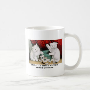 Little White Kittens die Dominosen spelen Koffiemok