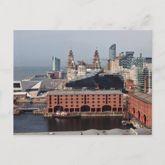 Liverpool voor het Liver Building - Briefkaart (Voorkant)