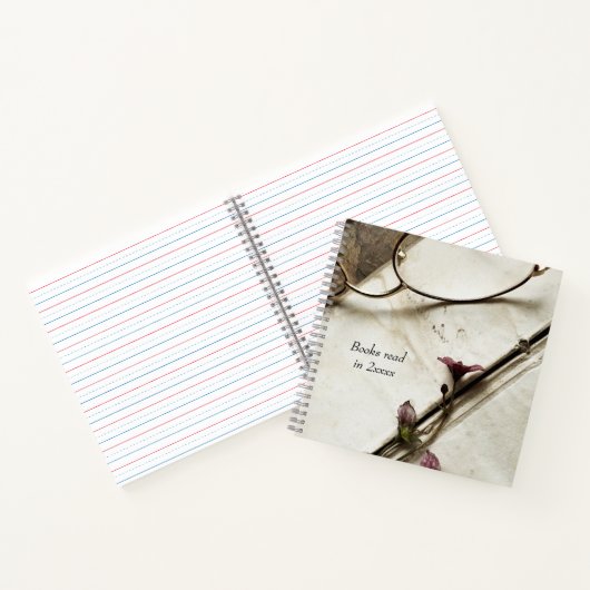 Livre avec petites fleurs (Intérieur)