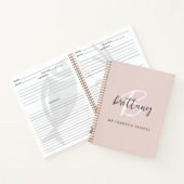 Livre de recettes Blush Gray White Monogram Name (Intérieur)