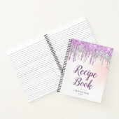 Livre de recettes en paillettes argentées et viole (Intérieur)