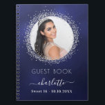Livre d'invité Sweet 16 marine bleu argent photo<br><div class="desc">Un livre d'or pour une fête d'anniversaire féminine et glamour Sweet 16,  16e (ou tout âge).  Un élégant arrière - plan bleu marine avec une parties scintillant en faux argent scintille autour de la photo. La couleur bleue est inégale. Ajoutez votre nom,  votre âge,  votre date et une photo.</div>