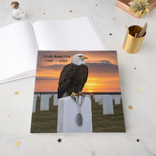 Livre D'or Aigle chauve sur une pierre tombale avec des plaqu