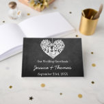 Livre D'or Hanging Heart Tree Chalkboard Mariage Collection<br><div class="desc">Célébrez dans le style avec ce livre d'hôtes mariage élégant et très tendance. Le design est facile à personnaliser avec votre libellé d'événement spécial et vos invités seront ravis quand ils verront ce fabuleux livre d'or. Les éléments mariages correspondants se trouvent dans la collection.</div>
