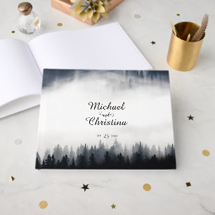 Livre D'or Mariage minimaliste dans une forêt de sapins brume