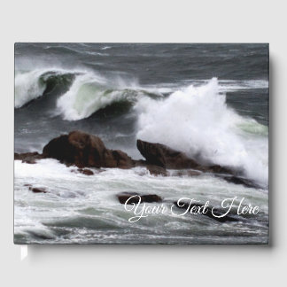 Livre D'or Vagues océaniques qui s'écrasent