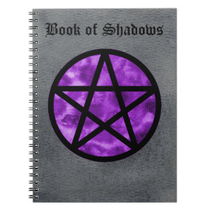 Livre pourpre de pentagramme du carnet 2 d'ombres