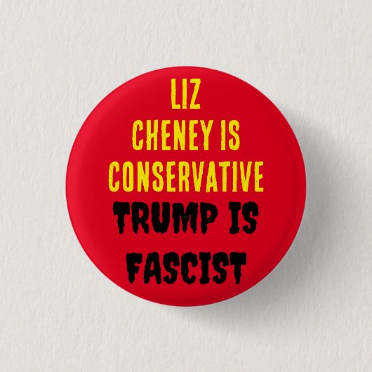 LIZ CHENEY IS CONSERVATIEF TRUMP IS FASCISTISCH RONDE BUTTON 3,2 CM (Voorkant)