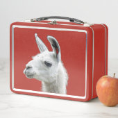 Llama-portret op een diepe rode achtergrond (In situ)