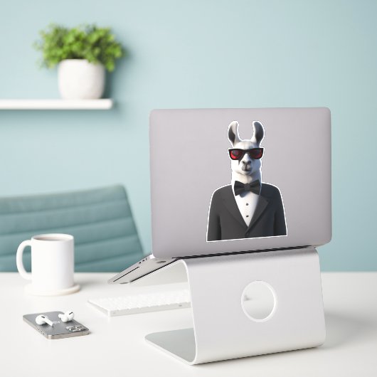 Llama Tux zonnebril Sticker (Laptop op bureau)