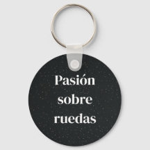 llavero vilianes con frase del mundo del motor