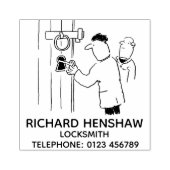 Locksmith ontgrendelt de deur van een kerk 	rubberstempel (Afrduk)