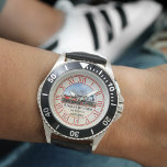 Locomotive de train à vapeur classique<br><div class="desc">Montre avec une image classique d'une locomotive à vapeur et vos textes personnalisés.</div>
