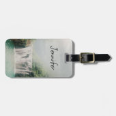 Loefwaterval in een bergbos bagagelabel (Voorkant horizontaal)