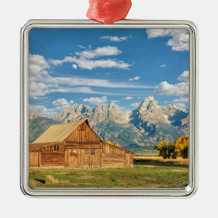 Logcabine nabij berggebied metalen ornament