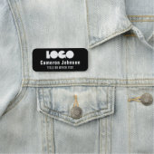 Logo de l'entreprise badge magnétique de l'employé (En situation)