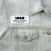 Logo de l'entreprise badge magnétique de l'employé (En situation)