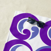 Logo de l'onde violette serviette de plage Monogra (En situation)