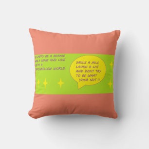 Logo de message heureux sur un coussin rose saumon