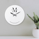 Logo d'entreprise minimaliste Entreprise Cadeau d'<br><div class="desc">Conception minimaliste de l'horloge murale d'entreprise, avec un design simple en noir et blanc avec espace pour votre monogramme ou logo. Cette conception entièrement modifiable vous permet de modifier tout le texte et toutes les couleurs pour créer une horloge personnalisée de votre entreprise. Un excellent moyen de promouvoir votre entreprise...</div>