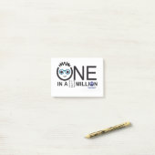 Logo d'un million et demi - Notes post-it (Sur un bureau)