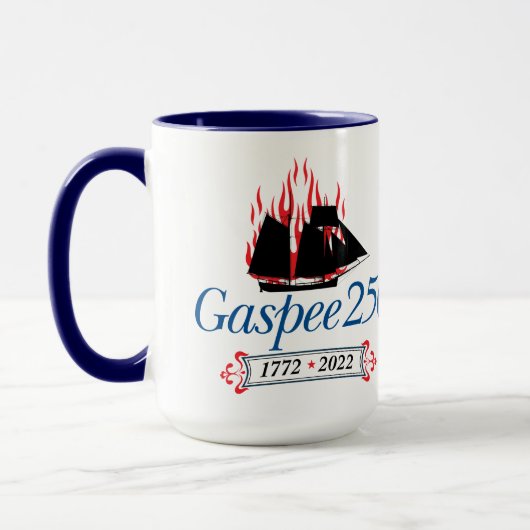 Logo en italique DAR Gaspee250 sur Mug de café (Gauche)