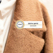 Logo, gouden accent, witte naamplaatje