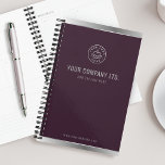 Logo Personnalisé Élégant Argent Rouge Bourgogne<br><div class="desc">Gardez vos projets sur la bonne voie grâce à ce design sophistiqué et chic de planification de logo d'entreprise. Une toile de fond rouge bordeaux foncé est magnifiquement accentuée par des détails argentés et élégants,  créant une esthétique raffinée et élégante.</div>