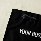 Logo personnalisé et serviette de plage de texte - (En situation)