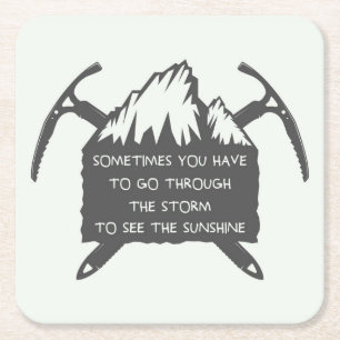 Logo voor avontuur, embleem met Vierkante Kartonnen Onderzetter