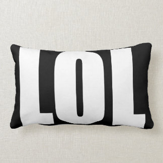 LOL blanc sur le coussin noir