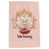 Lola Bunny Yoga Lotus Pose Medium Cadeauzakje (Voorkant)